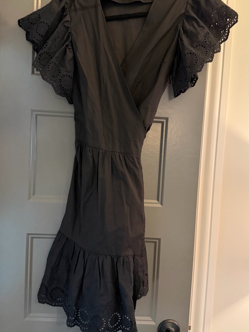 Women’s Black Eyelet Wrap cotton Midi Dress with Scalloped Sleeves XS